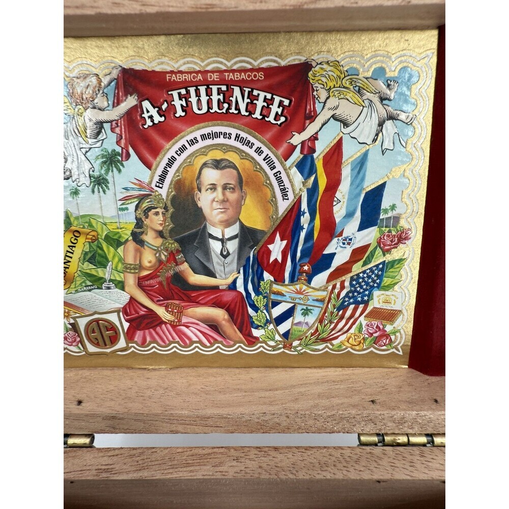 Vintage ARTURO FUENTE FLOR FINA  WOODEN CIGAR BOX 7" X 4.25" X 4.25"